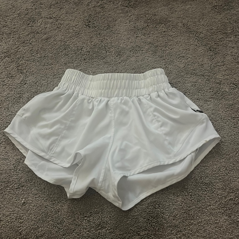 OFFBRAND lululemon white hotty hots 2.5